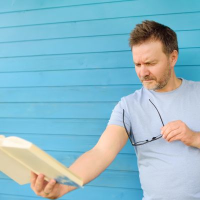 Symptome für Alterssichtigkeit (Presbyopie) Symptome für Alterssichtigkeit (Presbyopie)