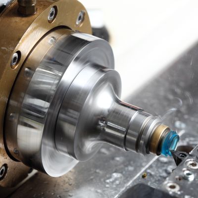 Formstabile Kontaktlinsen: extrem präzise Herstellung aus Hightech-Material Formstabile Kontaktlinsen: extrem präzise Herstellung aus Hightech-Material